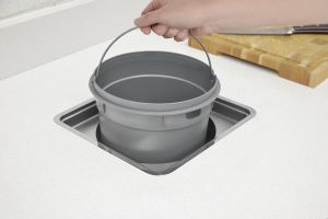 Lixeira de Embutir Clean Square em Aço Inox com Balde Plástico 5 L - Tramontina